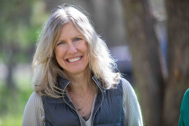 Leslie outside smile.jpeg__PID:745afce3-fc6b-4f88-b58d-19ec0123d3fc